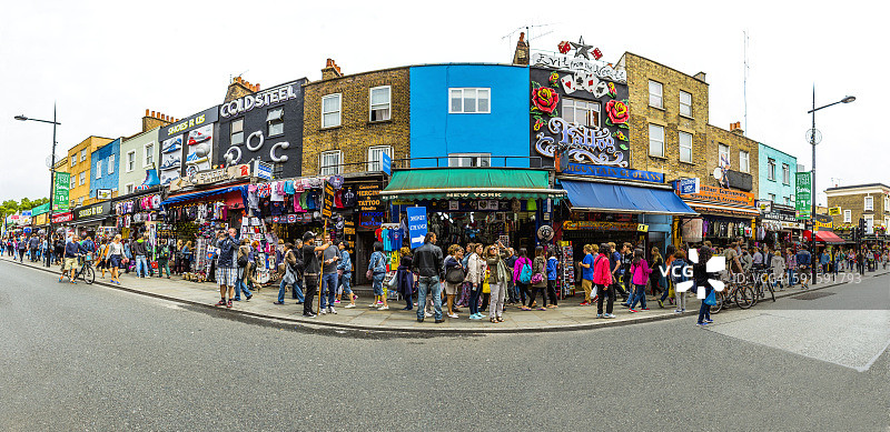 卡姆登大街上的人们与特色商店图片素材