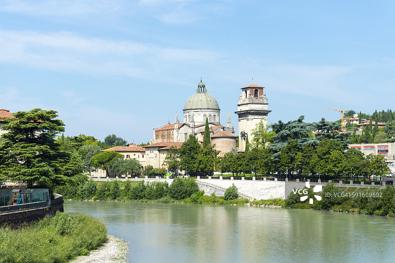 意大利维罗纳的圣乔治布拉伊达教堂图片素材