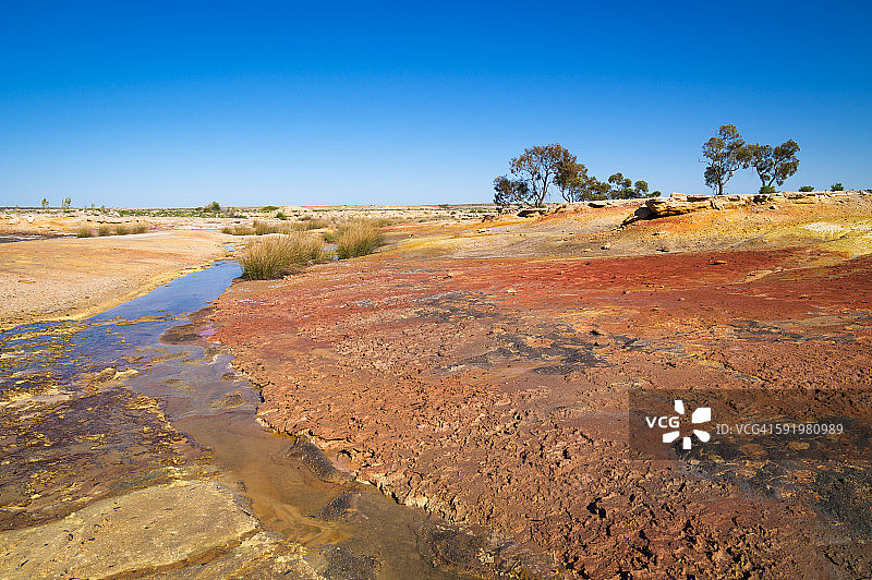 澳大利亚内陆的盐水自流泉图片素材