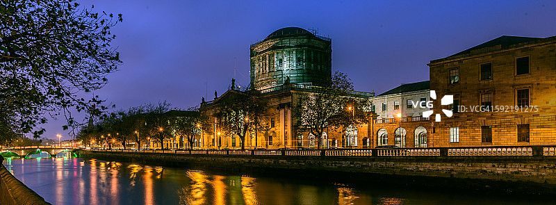 都柏林四法院的蓝色时刻图片素材