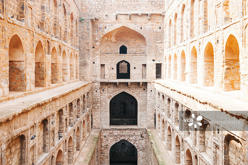 印度德里：阿格拉森水井景观图片素材