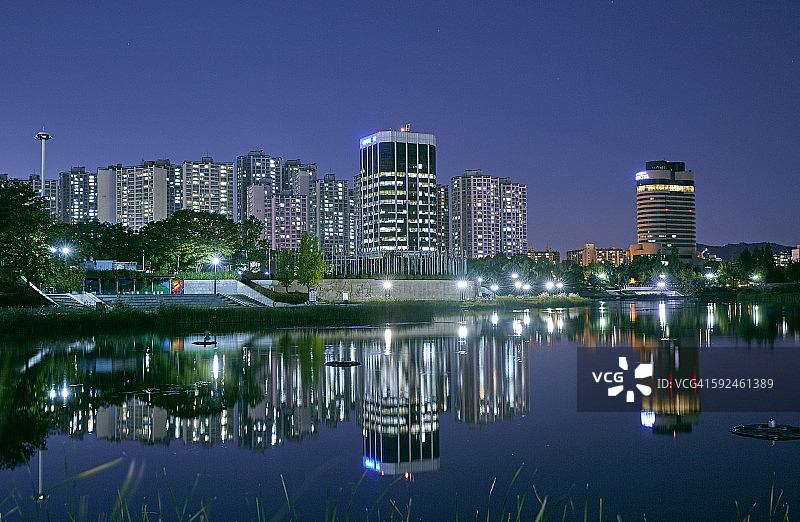 首尔新村洞区夜景图片素材