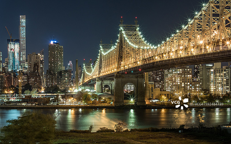 昆斯伯勒大桥夜景，纽约图片素材