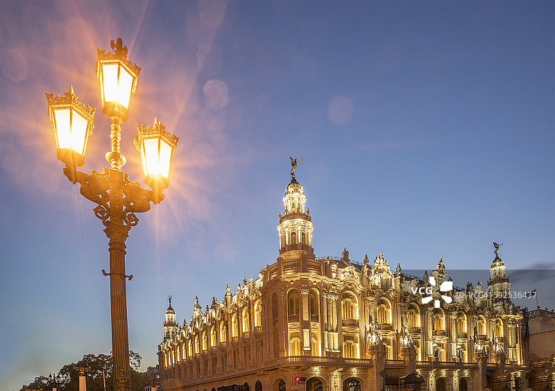 哈瓦那大剧院夜景图片素材