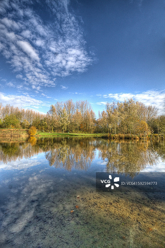 秋季湖畔图片素材
