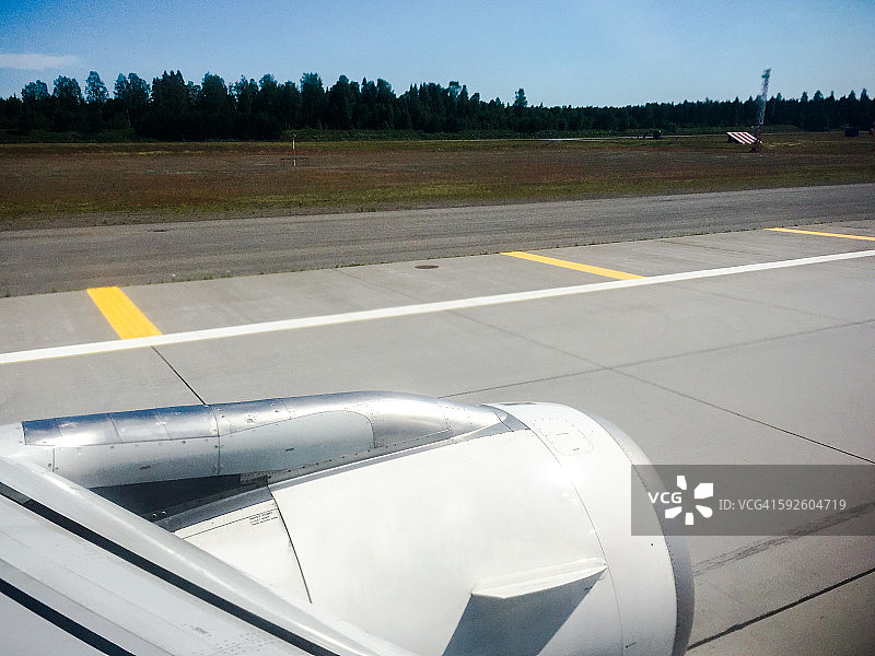 离开跑道图片素材