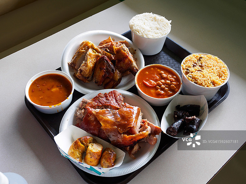 瓜瓦特烤乳猪店的食物拼盘图片素材