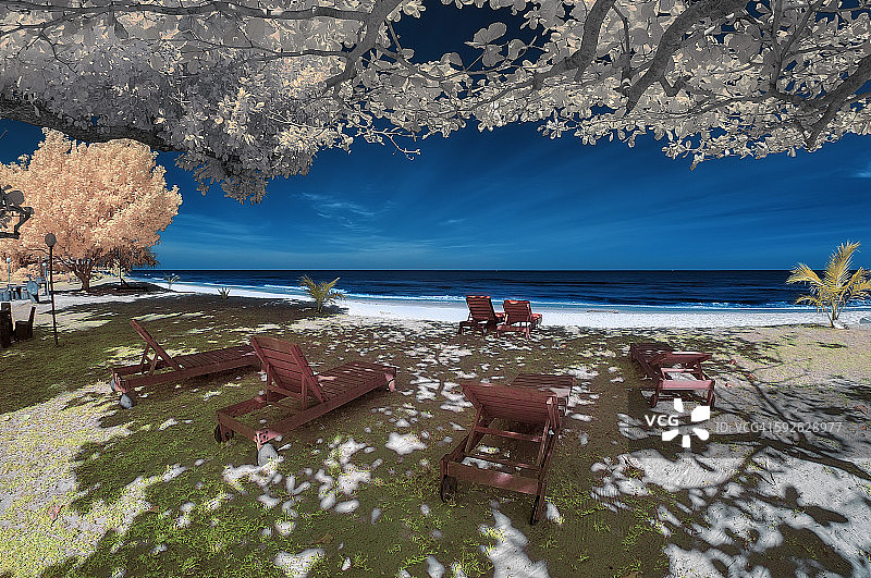 红外线视角下的沙巴瓜拉贝奴海滩图片素材