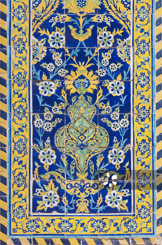 伊朗伊斯法罕沙阿清真寺墙壁圆顶上的装饰画图片素材