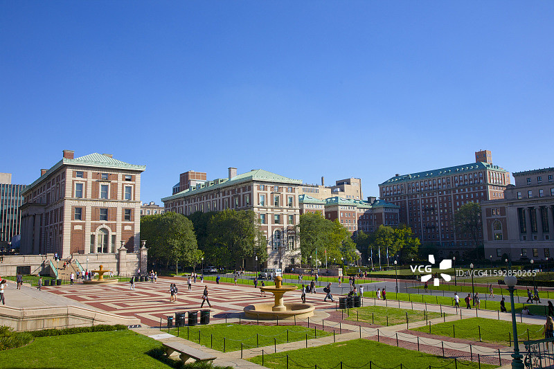 纽约的草坪、广场和教学楼图片素材