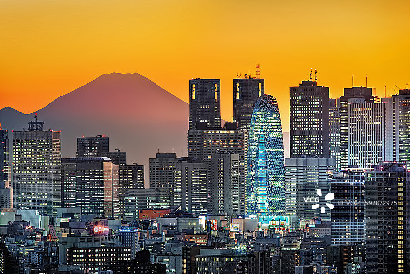 暮光山峰图片素材