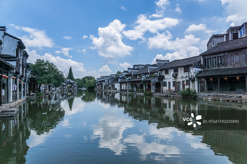 中国古镇水乡云景：南浔图片素材