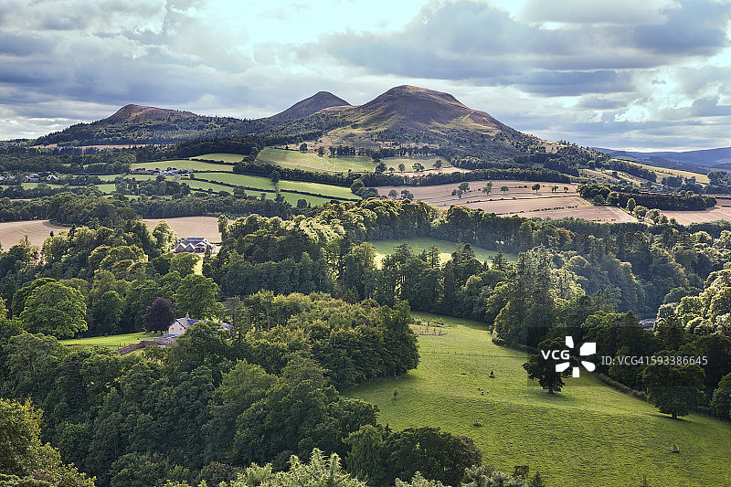 苏格兰边境梅尔罗斯艾尔登山斯科特观景点图片素材