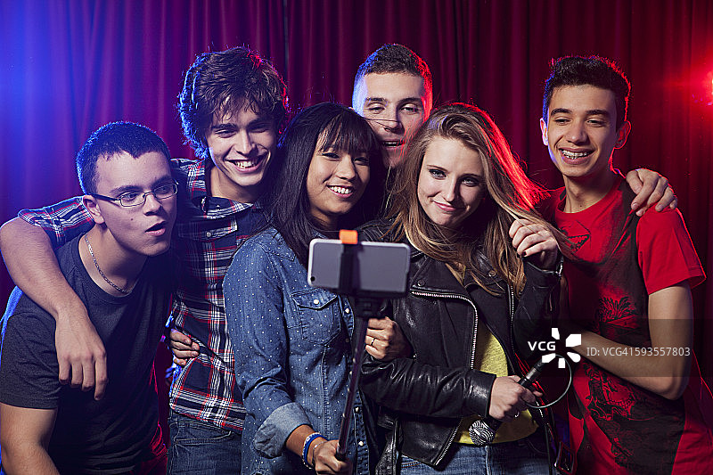 一群朋友自拍图片素材