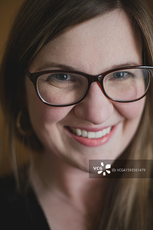 戴眼镜的女人图片素材