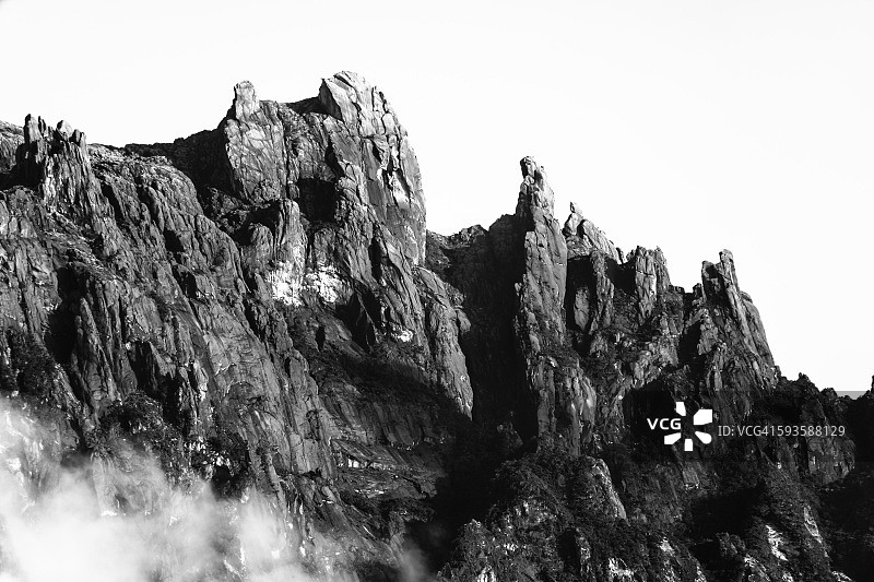 从马来西亚昆达山眺望京那巴鲁山景色图片素材