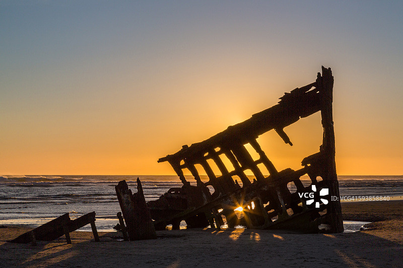 彼得·艾尔代尔号沉船的日落图片素材