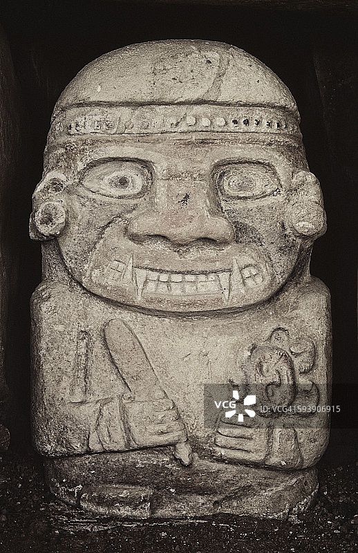 波帕扬的哥伦布发现前雕塑图片素材