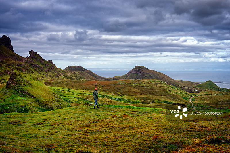 在斯凯岛仙女峡谷的梦境中漫步图片素材