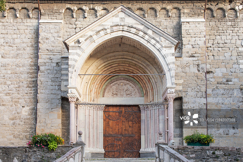 昂布兰主教座堂外景（皇家昂布兰圣母大教堂）图片素材