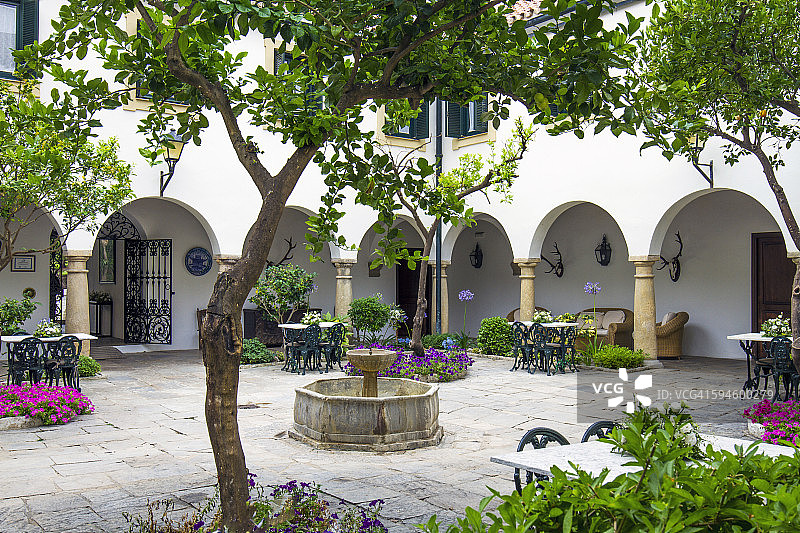 传统西班牙庭院图片素材