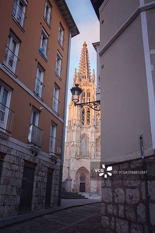 窥视大教堂图片素材