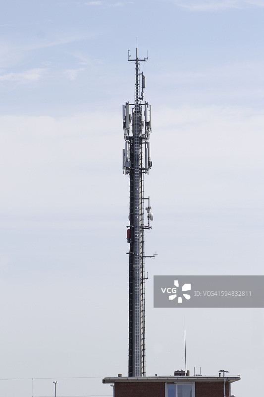 通信塔的仰视角度图片素材