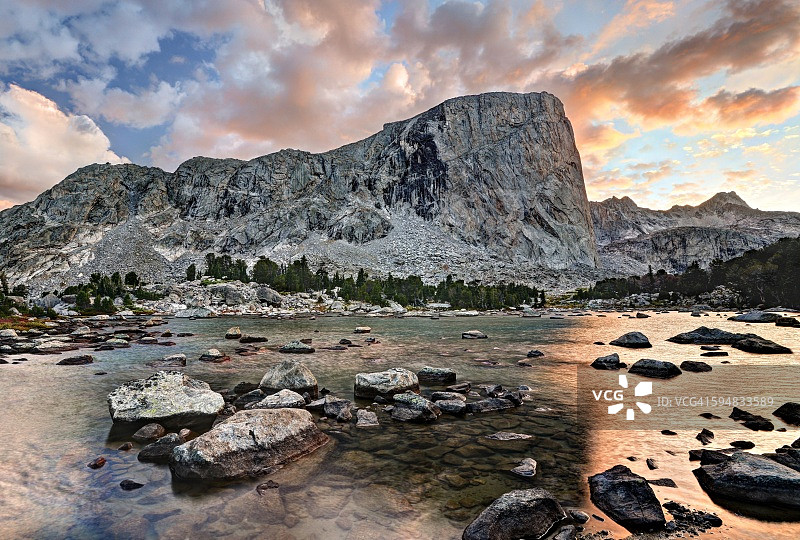 美国怀俄明州胡克山和格雷夫湖图片素材
