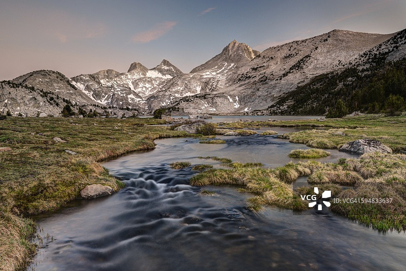 美国加利福尼亚州内华达山脉胡珀山玫瑰湖图片素材