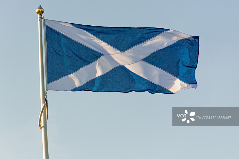 在风中飘扬的苏格兰旗帜图片素材