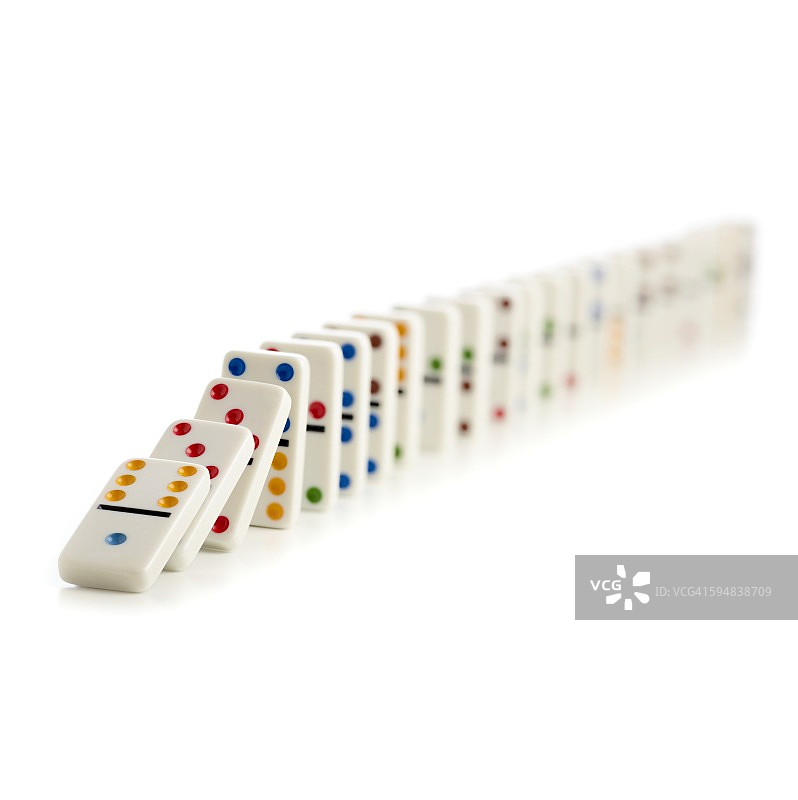 彩色多米诺骨牌倒塌图片素材