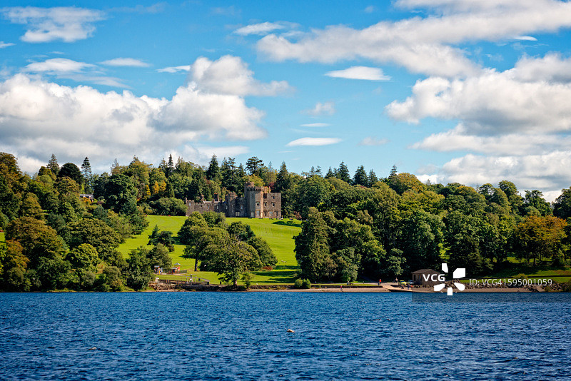 洛蒙德湖上的巴洛克城堡图片素材