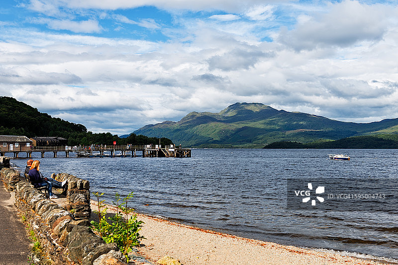 苏格兰洛蒙德湖岸边的拉斯村图片素材
