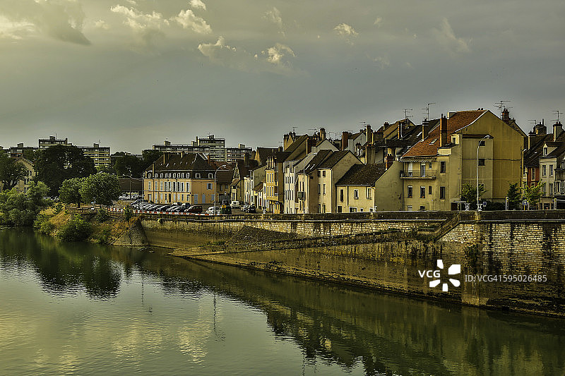 法国勃艮第索恩河畔沙隆索恩河风光图片素材