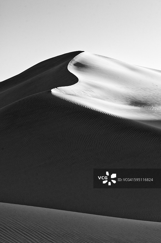 沙丘上的最后一缕光图片素材