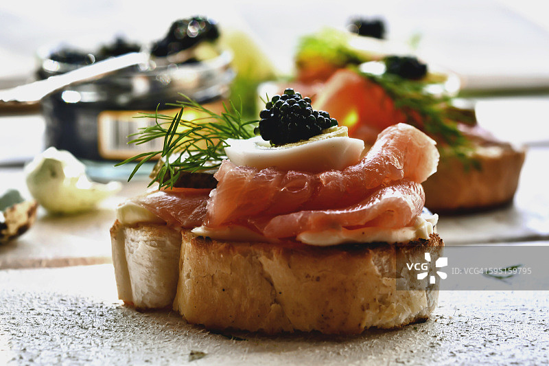 烟熏三文鱼三明治图片素材