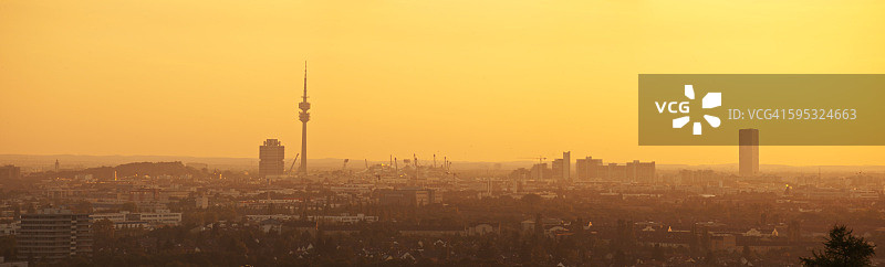 安联竞技场附近的山丘图片素材