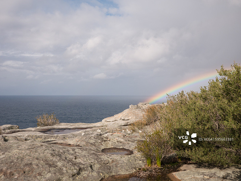 北岬上空的彩虹图片素材