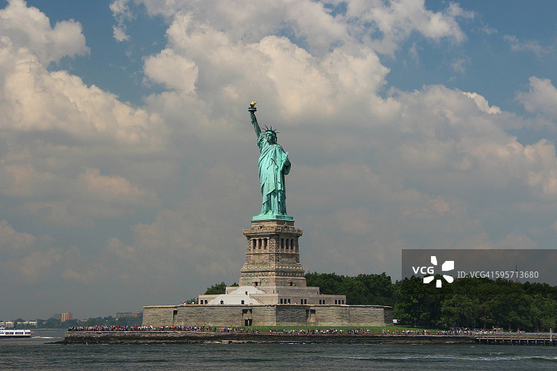 美国纽约市自由岛自由女神像图片素材