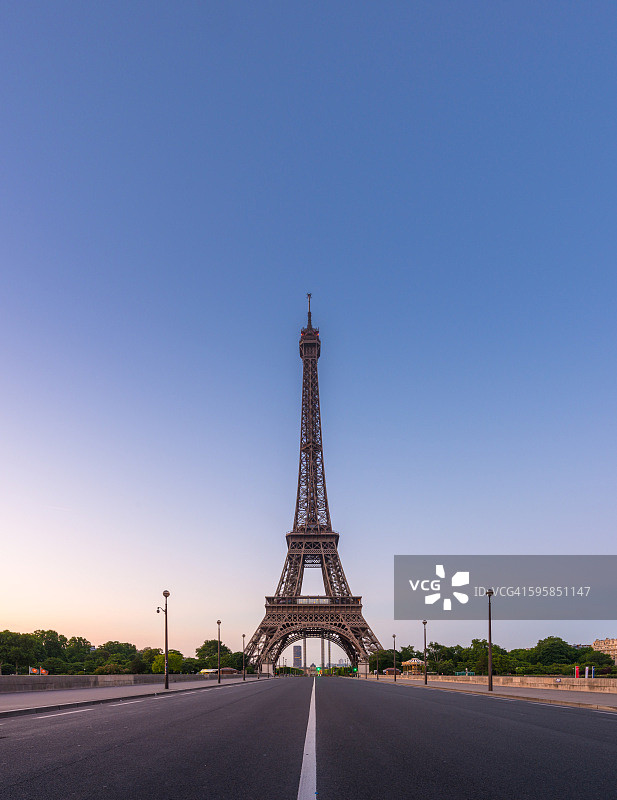 通往埃菲尔铁塔的路图片素材