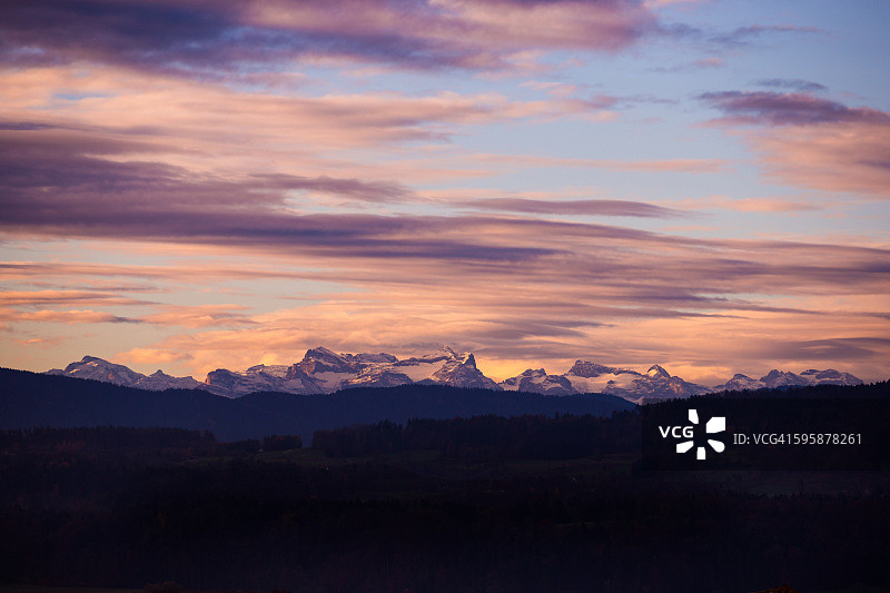 瑞士阿尔卑斯山日出图片素材