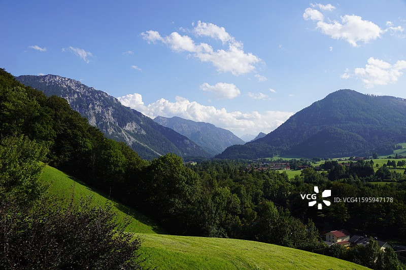 从鲁波尔丁观看劳施贝格山和基姆高阿尔卑斯山脉图片素材