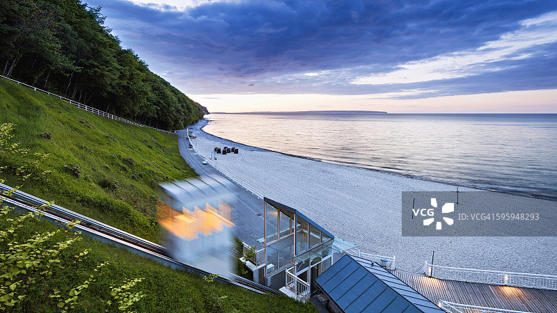 塞林码头日落与乘客电梯图片素材