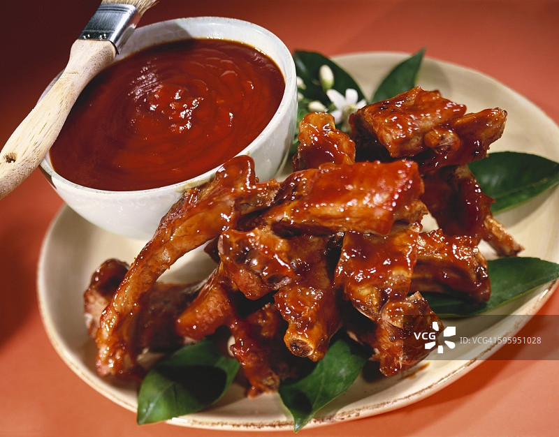 配酱汁的烤排骨图片素材
