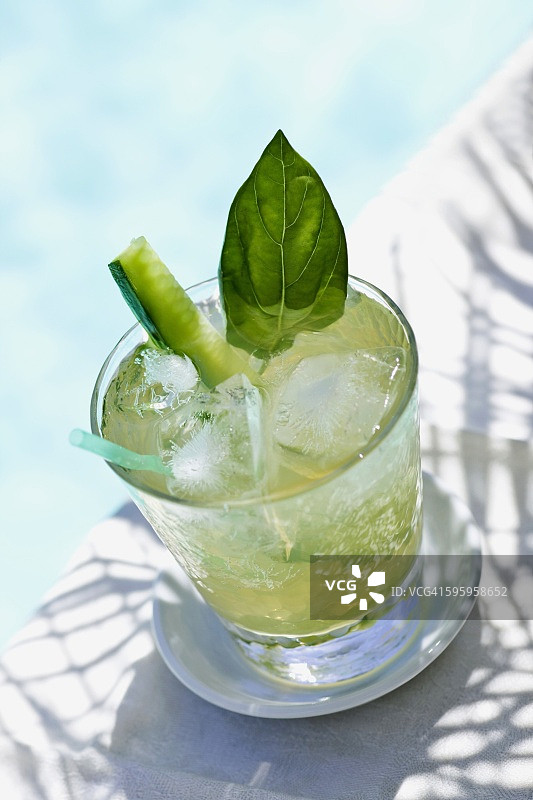 黄瓜冰茶杯池畔图片素材