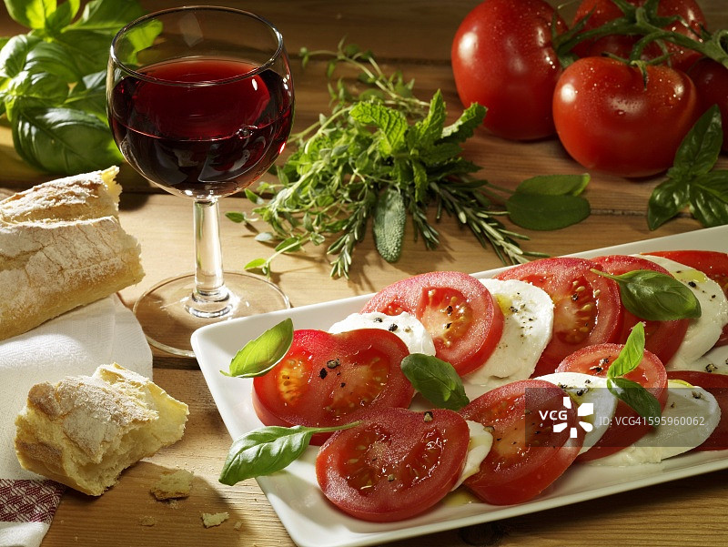 番茄和马苏里拉奶酪静物图片素材