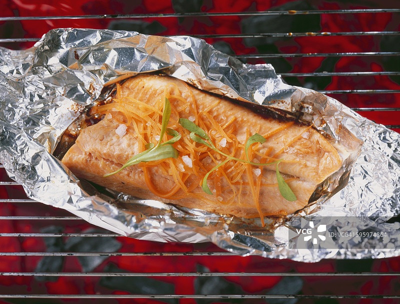 烧烤三文鳟鱼图片素材