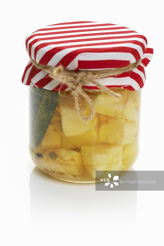 罐装腌制绵羊奶酪图片素材