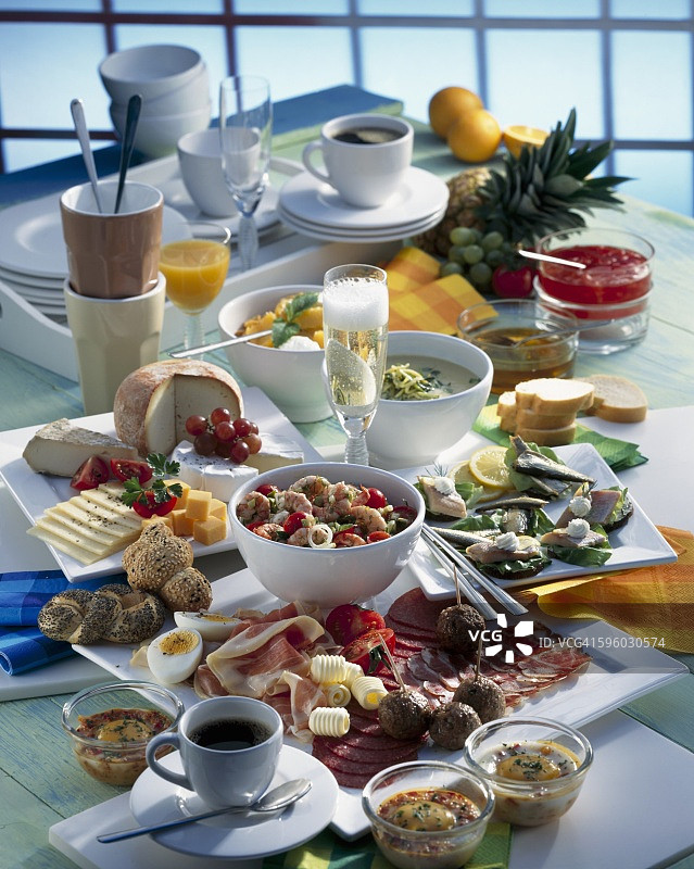 早午餐的各种菜肴和饮品图片素材