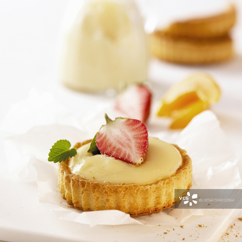 草莓卡仕达小馅饼图片素材
